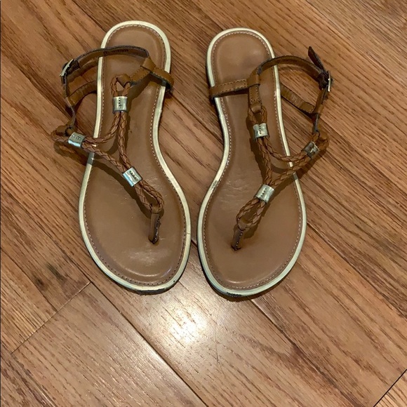 A cute pair of sandals - Picture 1 of 1